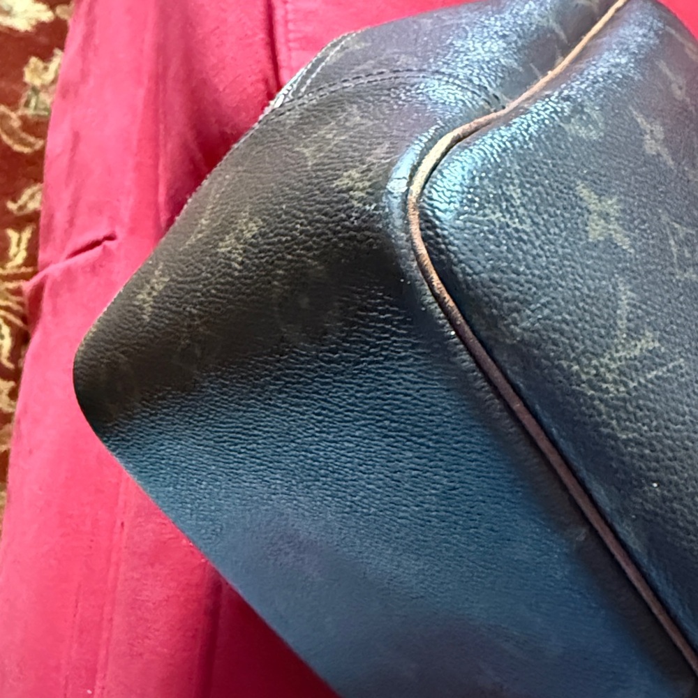 Have to sell ! Make me a reasonable offer ! 2000 Louis Vuitton bag - Picture 5 of 8